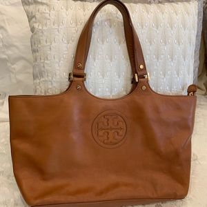 Tory Burch tote/shoulder bag. In good condition.